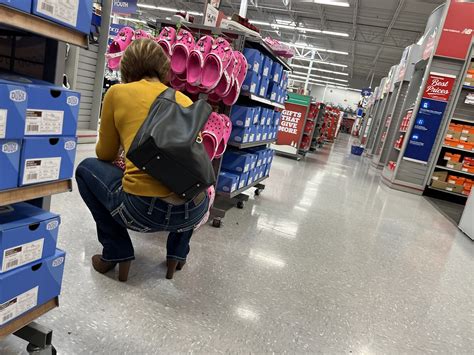 Older Mexican Milf VTL Nice Ass Big Tits Tight Jeans Forum