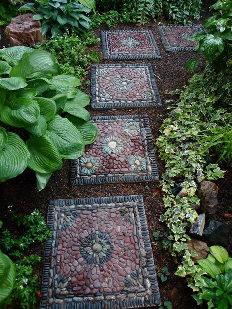 30 Best Decorative Stepping Stones Ideas And Designs 2021