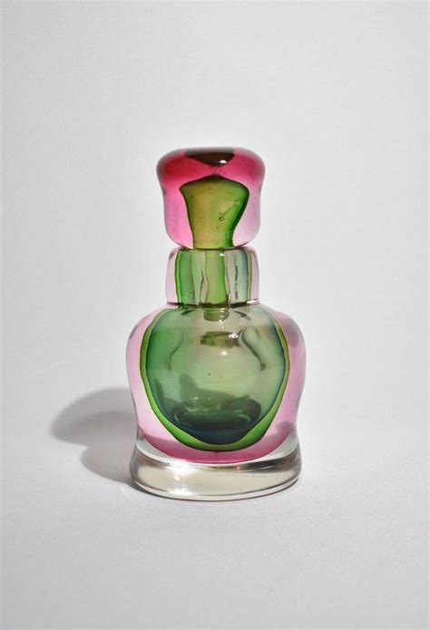 Pin By Serpil Serdar On Pink Green Perfume Bottles Perfume Perfume