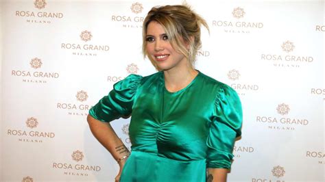 Wanda Nara Sempre Pi Hot Linguaccia E Fisico Statuario Per La Modella Argentina Foto