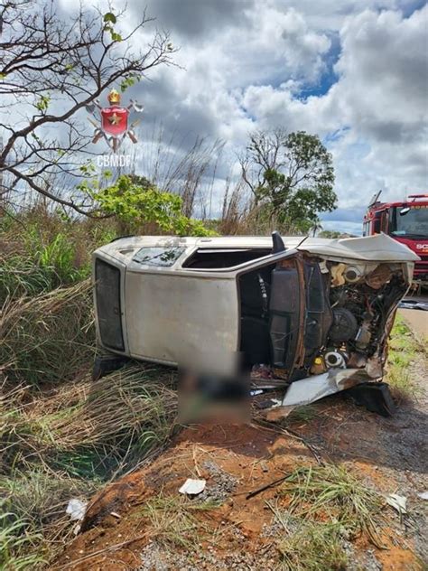 Carro Bate Em Barranco Capota E Homem Morre Ap S Acidente Metr Poles