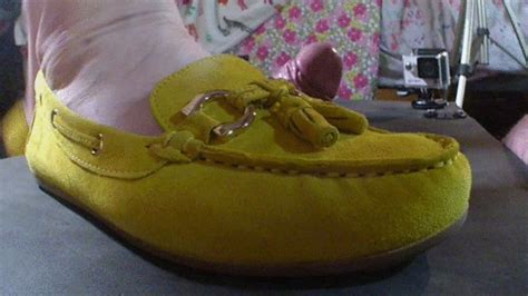 BBW CRUSH AND TRAMPLE UK 231lb FLAT BOTTOM SLIPPERS CLOGS BAREFOOT COCK BALL CRUSH W HAPPY