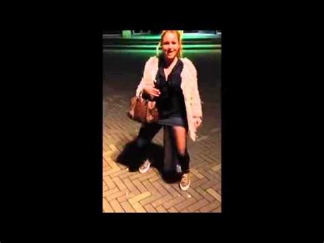 Blonde S Assied Sur Une Bitte YouTube