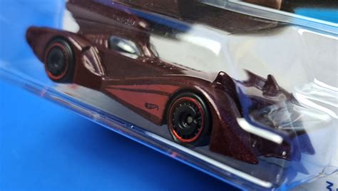 Машинка Базова Hot Wheels DC Batmobile Batman 1 64 HKG98 Dark Red купити в інтернет магазині