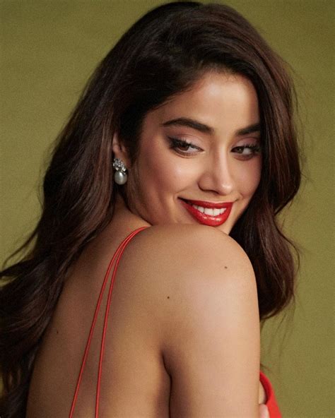 Janhvi Kapoor Hot Photos చపలత గచచ గచచ చపతనన జనవ రడ