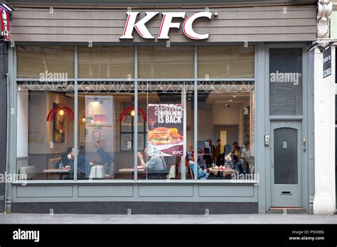 Kentucky Fried Chicken Kfc Kettenmarke Fast Food Fotos Und