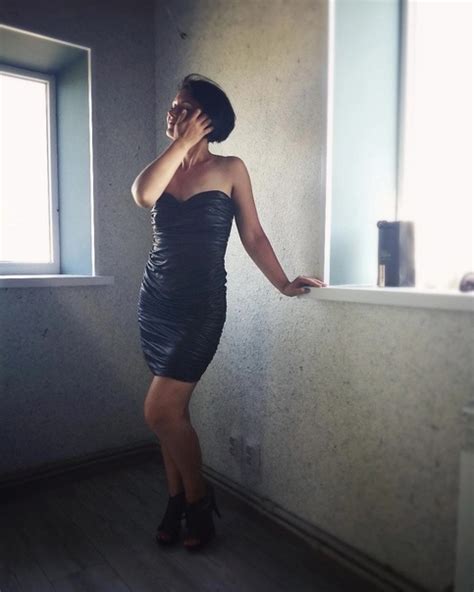 Платье под кожу( ткань с напылением) модель по фигуре . Платье в мелкую ...