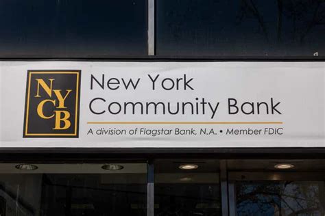 New York Community Bancorp stock plunges further after ratings ...