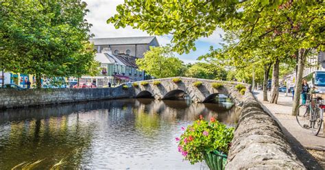 plan  trip  visit westport  discover ireland