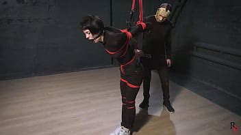 Sesión de bondage con Vesna Cuerdas rojas strappado hogtie XVIDEOS