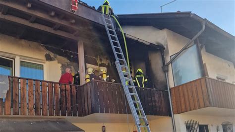 Eppan Balkonbrand Greift Auf Dachstuhl Ber Chronik Stol It