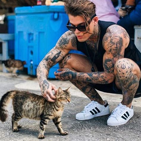 Hot Dudes With Kittens Instagram Is What You Need Right Meow Bored Panda