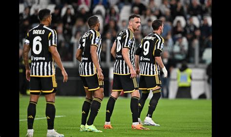 "Ювентус" официально лишился десяти очков в чемпионате Италии