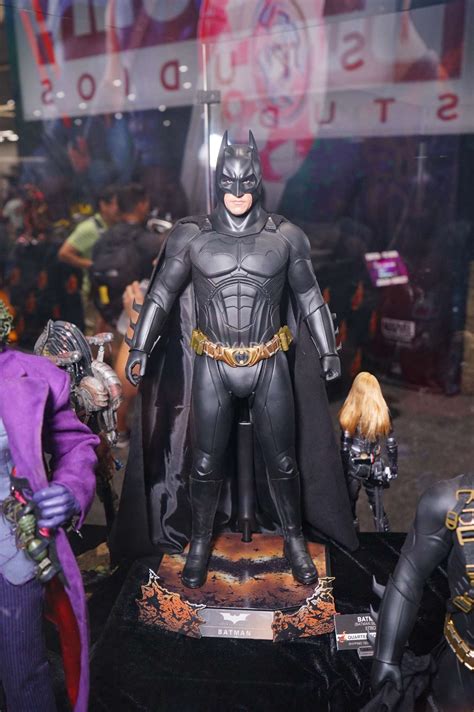 Hot Toys QS Batman Begins Batman Figure Page