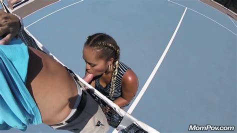 Kiesha 39yo Serving Pussy On Public Tennis Court