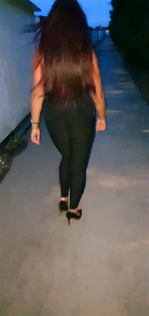 Watch Free Sexyemmabutt Beaches Dreams Part The Sexy Part Wriggle Naked Strip The Stones