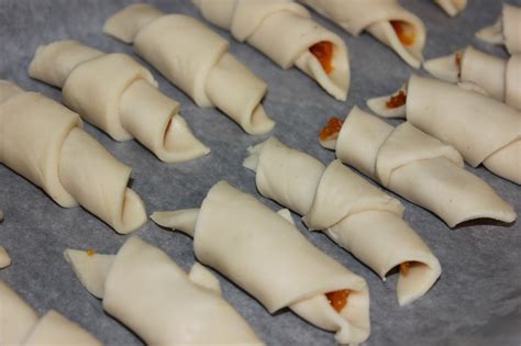 Рогалики с медом и курагой без глютена