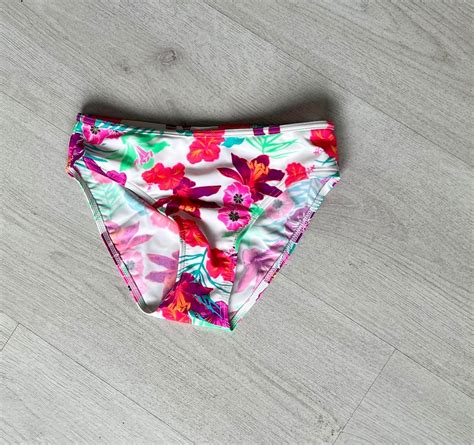 Se produkter som liknar Bikini byxor Warp Stadium Stl på Tradera 600346157