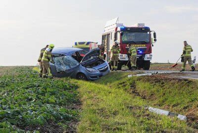 Verkehrsunfall Bei Grimma Pkw Berschl Gt Sich