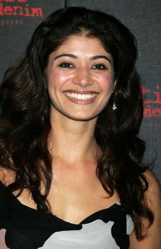 Pooja Batra Shocking Hot Cleavage Photos Most Wanted Picture