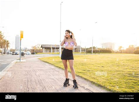 Belle jeune fille bikini Banque de photographies et dimages à haute résolution Alamy