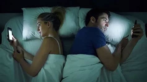 5 Telltale Signs Your Partner's Not Telling The Whole Truth