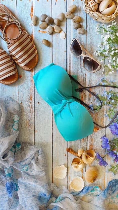 Vagos Blancos Azules De Las Flores Salvajes Del Bikini De La Ropa De Las Mujeres Del Sujetador