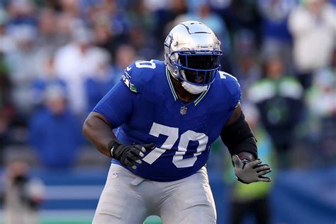 Former Eagles Offensive Tackle Jason Peters Is Expected To Retire After