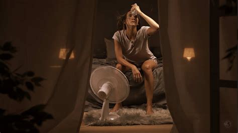 Doctors Explain Ways To Reduce Hot Flashes