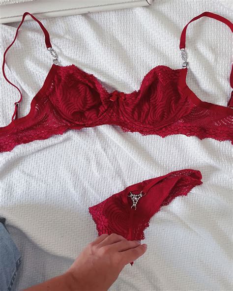 Conjunto lingerie sutiã de renda aro e calcinha de renda na cor vermelho Alice Lingerie