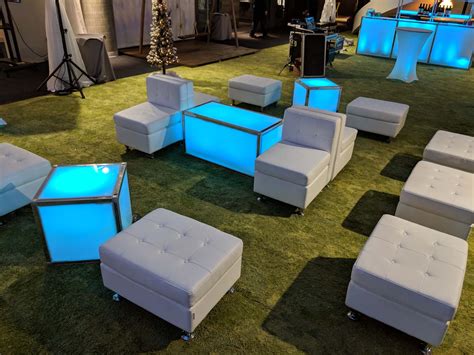 Crowds are gathering at SRO Lounge for the biggest party of the year 11