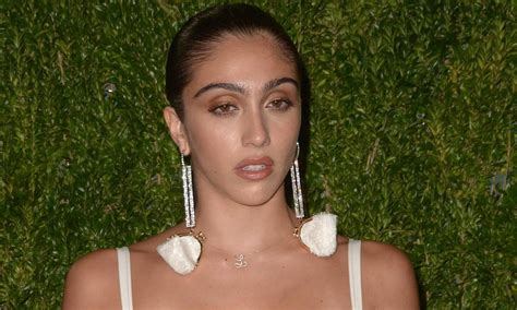 What Figure Does She Have The Daughter Of The Beautiful Madonna Took