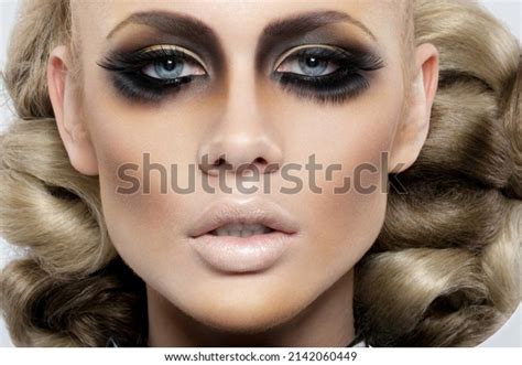 Nude Blonde Woman Frontal Images Stock Photos D Objects Vectors Shutterstock