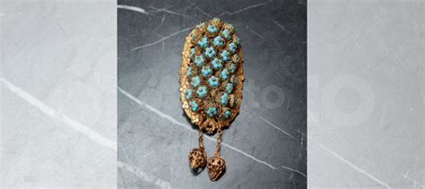 Брошь овальная старинная с камнями-цветами под бир купить в Москве с ...