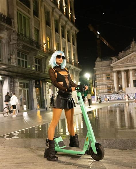 41 Hot Paris Hilton Pictures That Are Gateway To Heaven