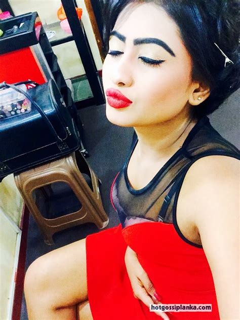 Sri Lankan Hot Girls Piumi Hansamali Latest Hot Sexy Red Selfie Photo Shoot