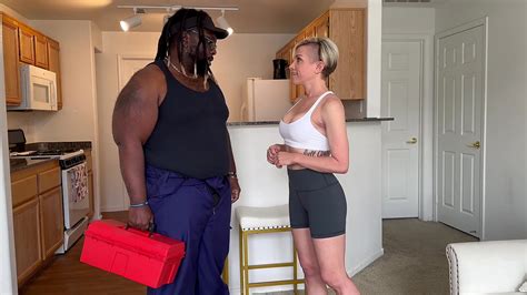 HELPING THE MAINTENANCE MAN COOL OFF FREE PREVIEW XVIDEOS