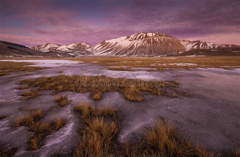 Beautiful Winter Sunset Castelluccio Di Norcia Stock Image Image
