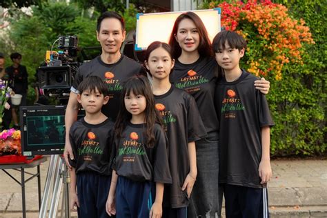 Đạo diễn trăm tỷ cưới hot girl kém tuổi sinh con và cách dạy con điểm không nhưng