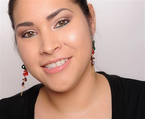 Dior Glowing Pink Glowing Gardens Diorskin Nude Air Illuminating Powder Review Swatches