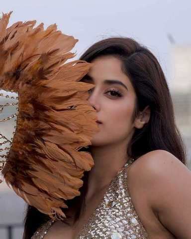 Janhvi Kapoor Hot Pics In Beautiful Sexy Gown
