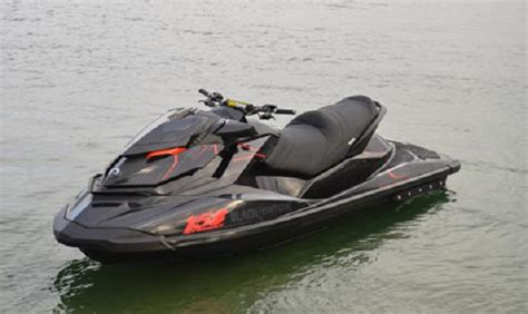 Ferrariden Hızlı Jet Ski Black Edition