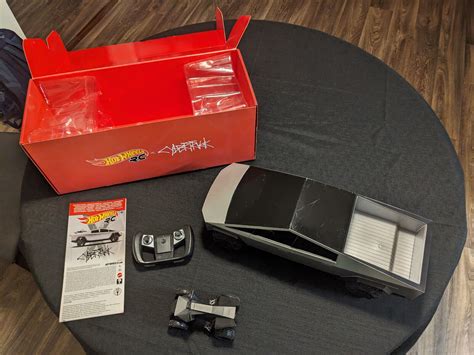 Hot Wheels Tesla Cybertruck And Cyberquad Rc Kit Silver Gyd