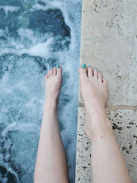 Who Else Loves Hot Tubs Scrolller