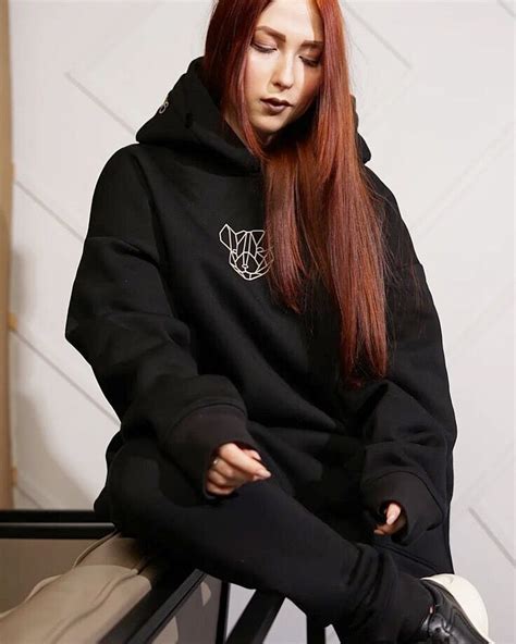 Спортивный костюм худи оверсайз с графическим принтом шиншилла чёрного ...