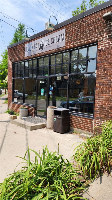 Black Cat Ice Cream (Des Moines, IA) Review - The Food and Drink Guy