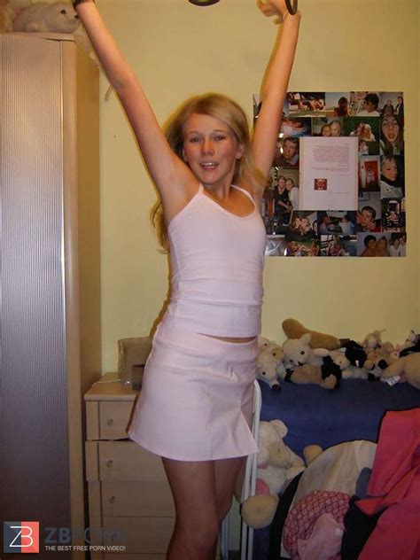 Blond Damsel Gets Nude ZB Porn