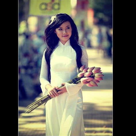 Hot girl Việt đọ sắc trong tà áo dài truyền thống