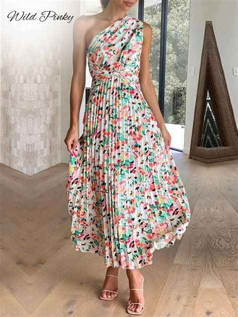 Wildpinky New Elegant One Shoulder Print Dress Women Sleeveless Pleated