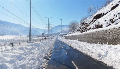 Mercury Falls At Most Places In J K Ladakh Deep Freeze In Gulmarg